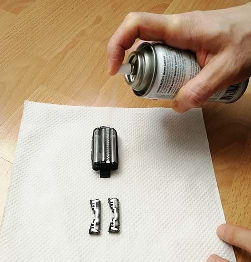 electric-shaver-cleaning-spray
