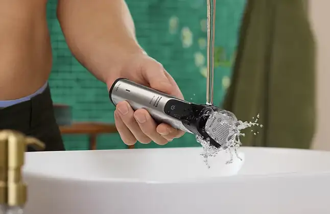Philips Norelco MG7970/49 Series 7000 Tested & Explained Philips Norelco MG7970 cleaning